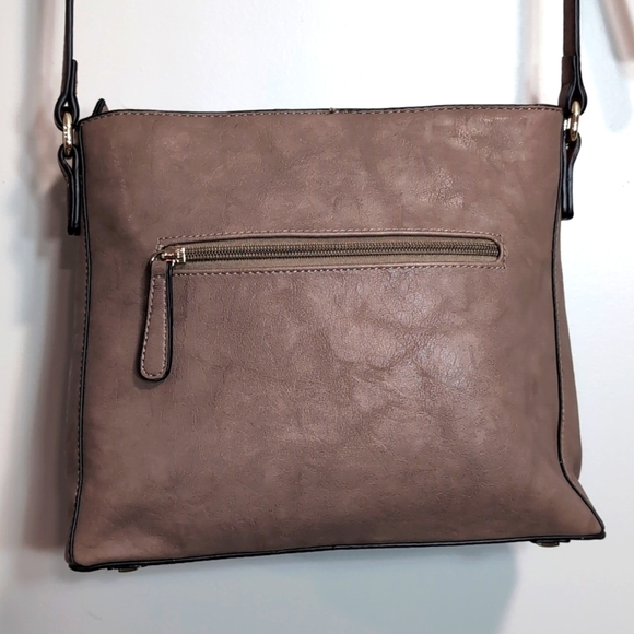 Simply Noelle 2 Tone Brown Faux Exterior Medium Crossbody Bag. - Picture 3 of 16